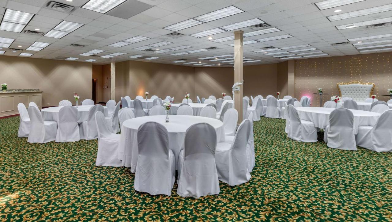 Hotel Magnuson Grand And Conference Center