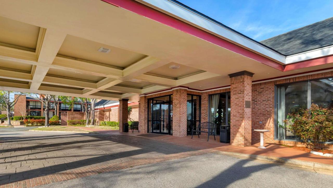 Magnuson Grand And Conference Center Hotel
