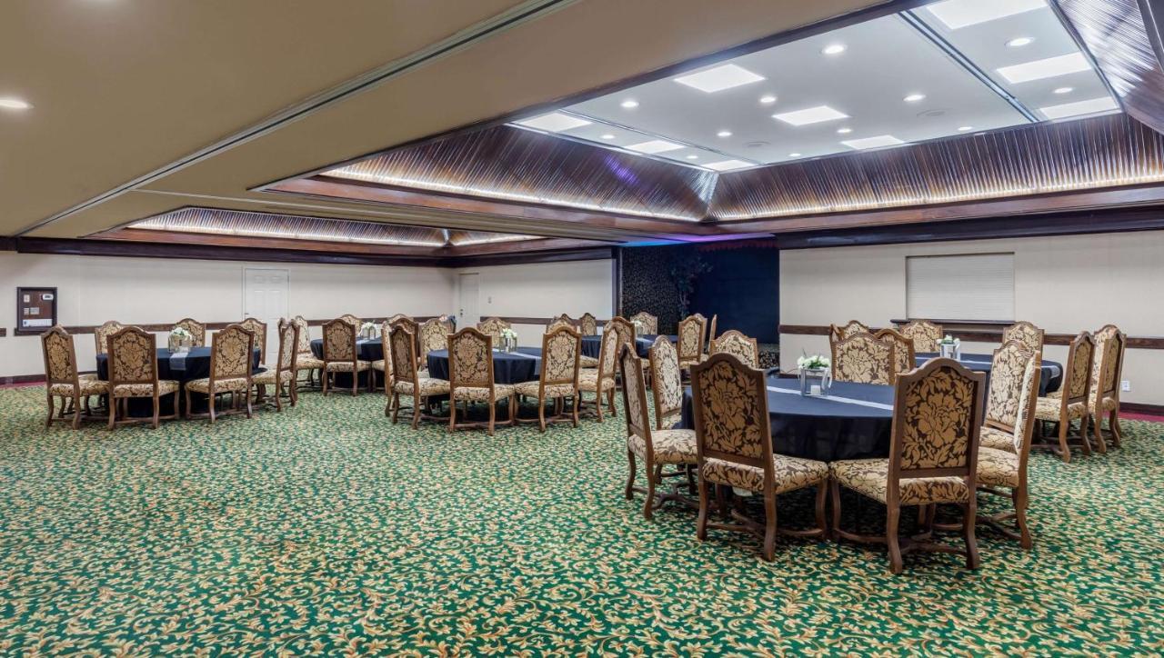 Hotel Magnuson Grand And Conference Center